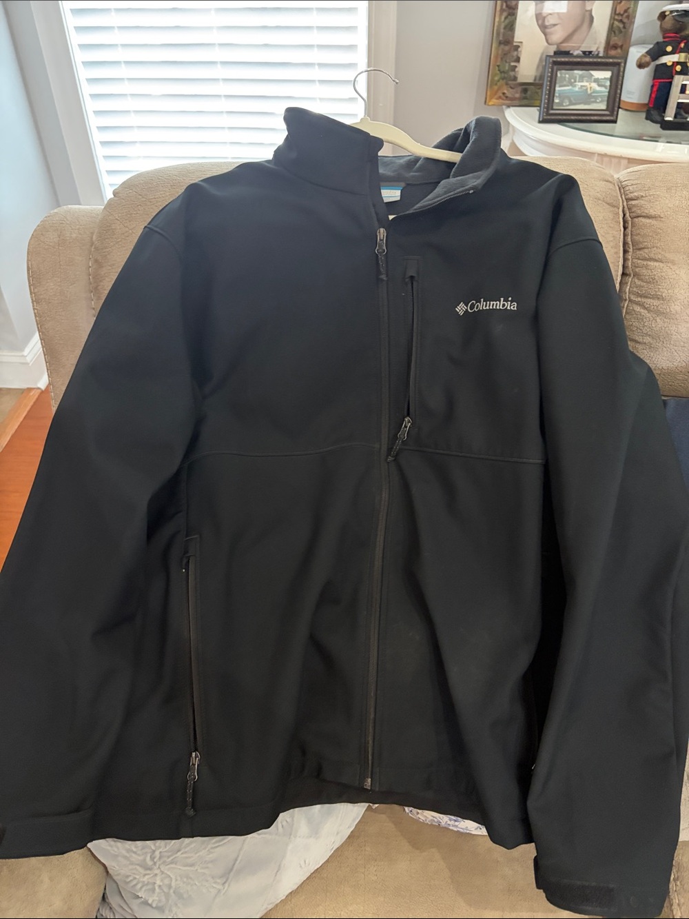 Columbia Men's Black Soft Shell Jacket